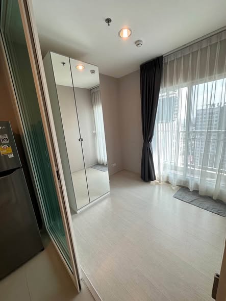 bedroom and room interior of Aspire Erawan Tower B