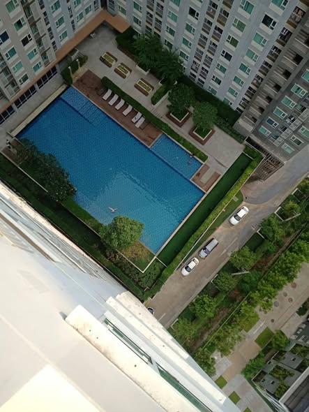 pool of Aspire Erawan Tower B
