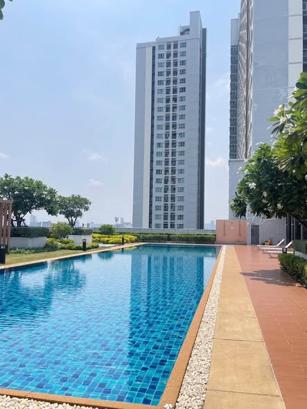 pool of Aspire Ngamwongwan