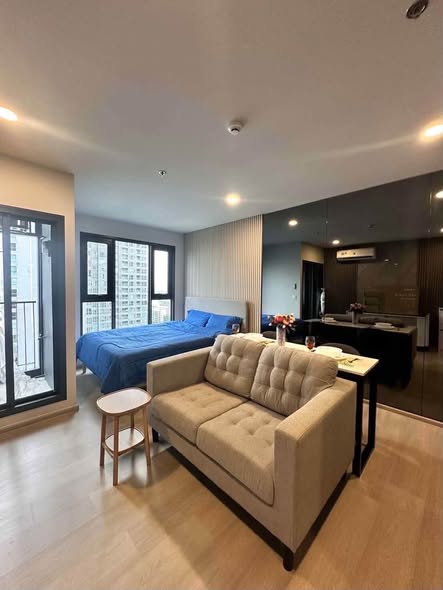 bedroom and living room of Aspire Onnut Station