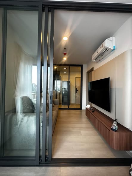 bedroom and room interior of Aspire Onnut Station