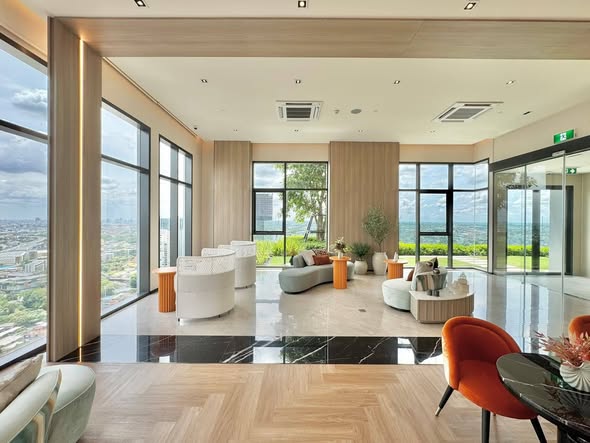 living room of Aspire Onnut Station