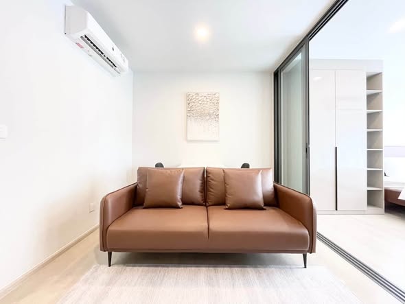 living room and room interior of Aspire Onnut Station