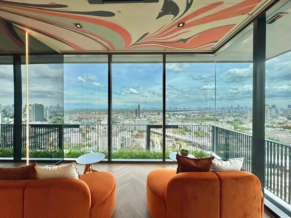 living room and room interior of Aspire Onnut Station