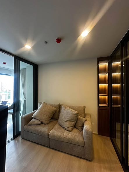living room and room interior of Aspire Onnut Station