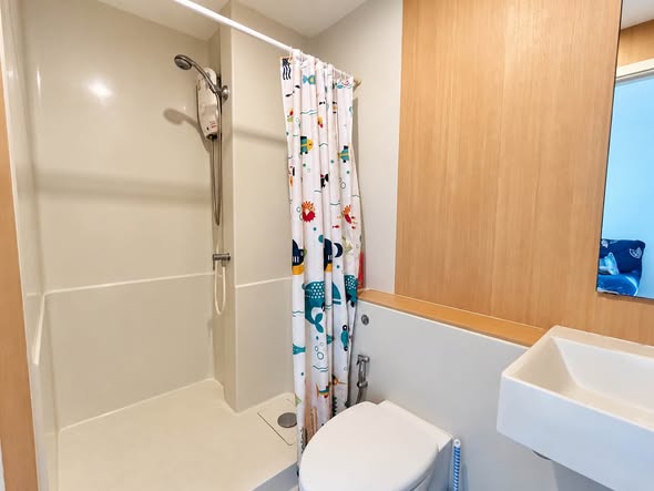 bathroom of Aspire Sathorn – Tha Phra