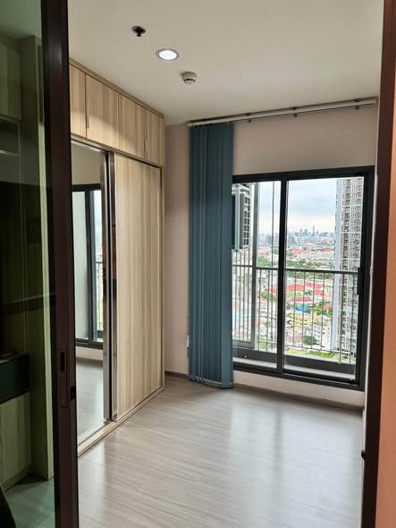 bedroom and room interior of Aspire Sathorn-Ratchaphruek