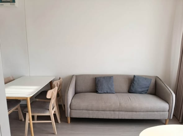 living room and room interior of Aspire Sukhumvit-On Nut