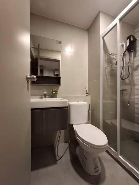 bathroom of Aspire Sukhumvit-Rama 4