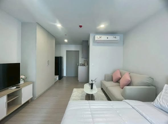 bedroom and living room of Aspire Sukhumvit-Rama 4