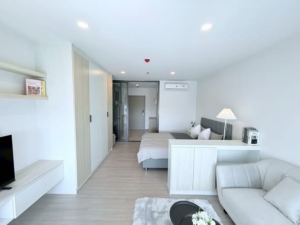 bedroom and living room and room interior of Aspire Sukhumvit-Rama 4