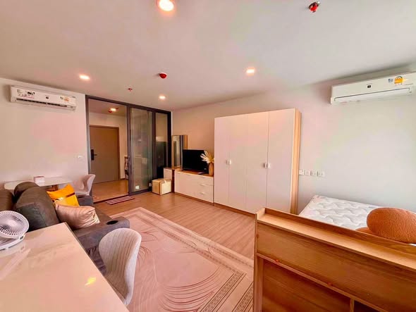 bedroom and living room and room interior of Aspire Sukhumvit-Rama 4