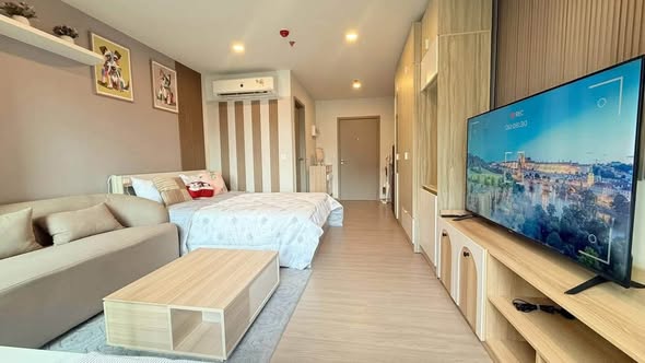 living room and bedroom of Aspire Sukhumvit-Rama 4