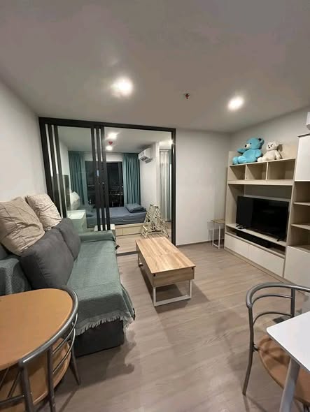 living room and room interior of Aspire Sukhumvit-Rama 4