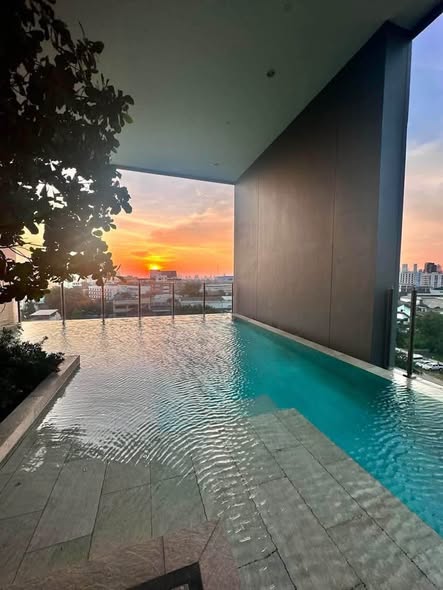 pool of Aspire Sukhumvit-Rama 4