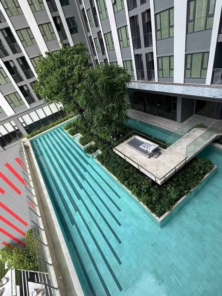pool of Aspire Sukhumvit-Rama 4