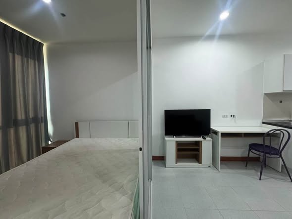 bedroom of Astro