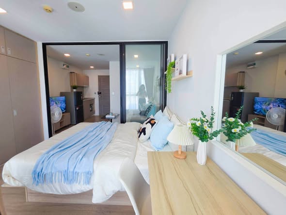 bedroom and room interior of Atmoz รัชดา-ห้วยขวาง คอนโด