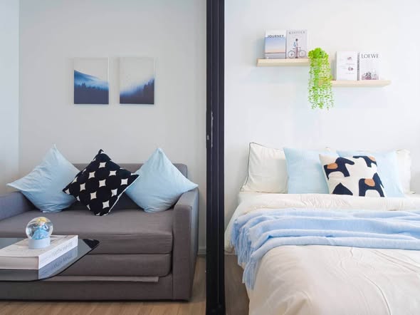 living room and bedroom of Atmoz รัชดา-ห้วยขวาง คอนโด