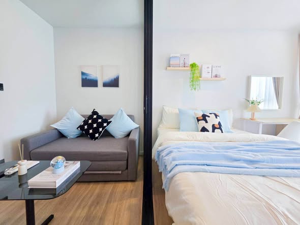 living room and bedroom of Atmoz รัชดา-ห้วยขวาง คอนโด