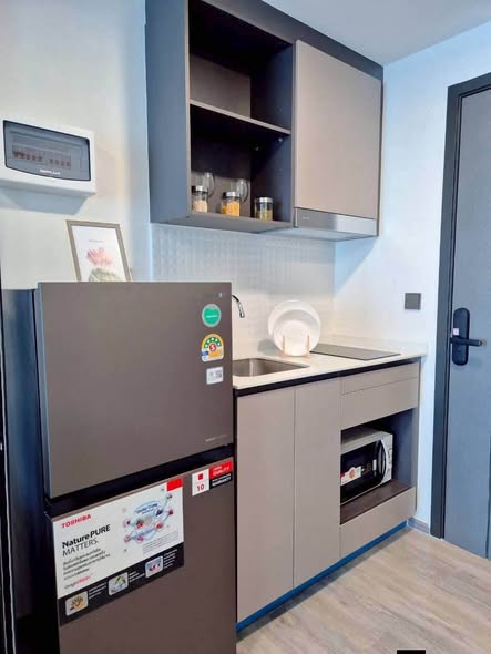 bathroom and kitchen of Atmoz Palacio Ladprao Wanghin | แอทโมซ พาลาซิโอ ลาดพร้าว วังหิน