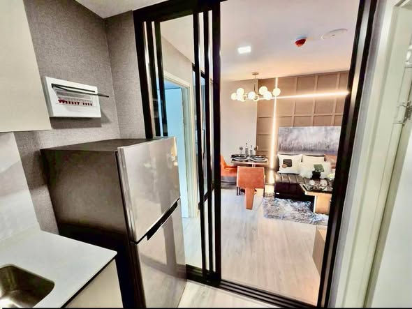 room interior and bathroom of Atmoz Palacio Ladprao Wanghin | แอทโมซ พาลาซิโอ ลาดพร้าว วังหิน