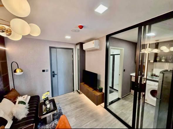 room interior and bathroom of Atmoz Palacio Ladprao Wanghin | แอทโมซ พาลาซิโอ ลาดพร้าว วังหิน