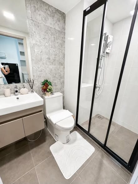 room interior and bathroom of Atmoz Portrait Srisaman