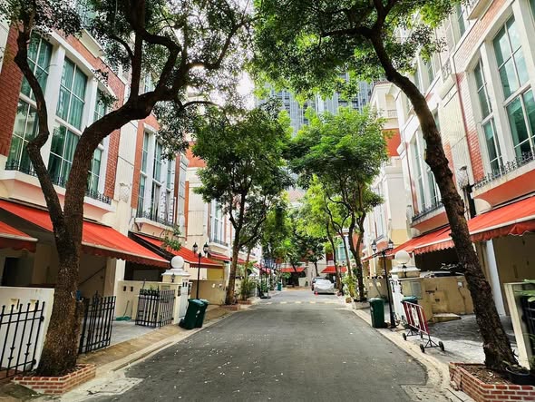 Baan klang Krung (British Town – Thonglor)