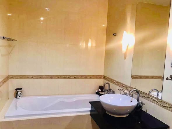bathroom of Baan Klang Krung Siam-Pathum Wan