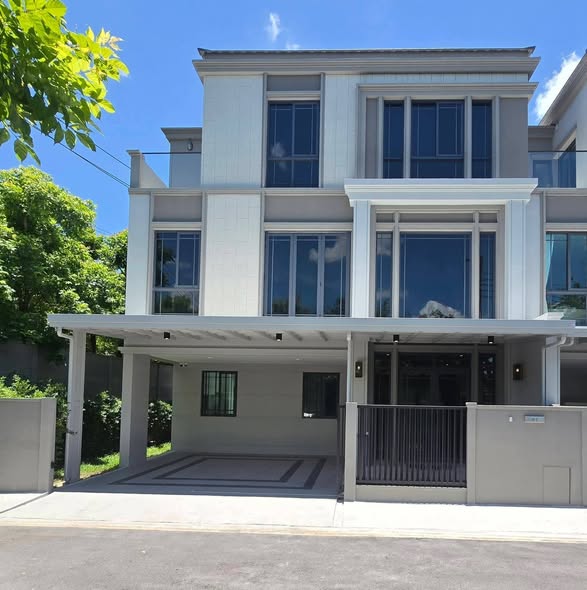 Baan Klang Muang Classe Sukhumvit 77