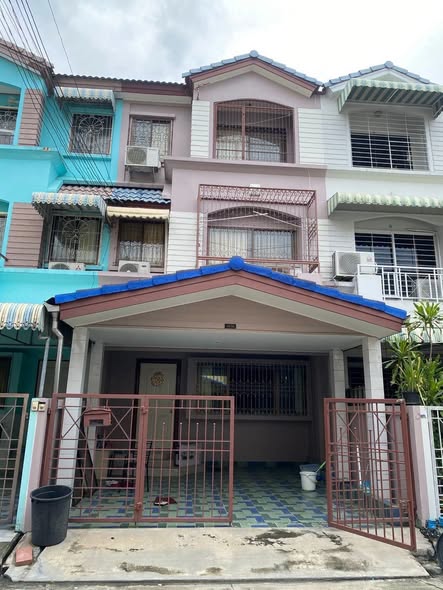 Baan Klang Muang Rama 9 Soi 43