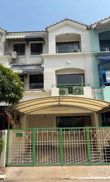 Baan Klang Muang Rama 9 Soi 43