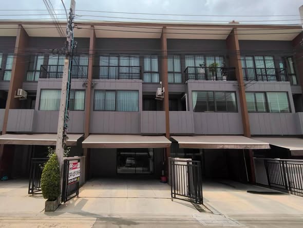 Baan Klang Muang Sukhumvit – Onnut