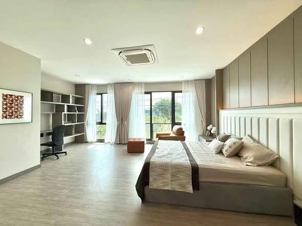 bedroom of Baan Klang Muang The Edition Bangna-Wongwaen