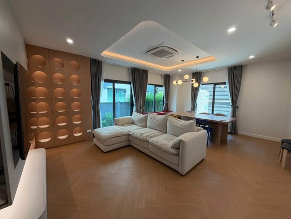 bedroom and living room of Baan Klang Muang The Edition Bangna-Wongwaen