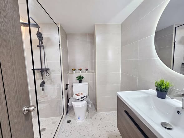 bathroom of Baan Onnut Condominium
