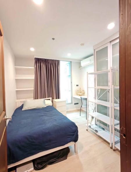 bedroom and room interior of Baan Pathumwan Condominium