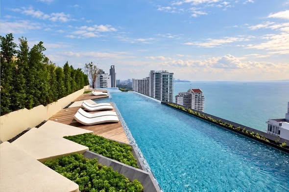 pool of Baan Plai Haad Pattaya