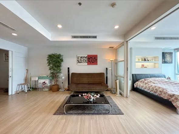 living room and bedroom and room interior of Baan Sathorn Chao Phraya