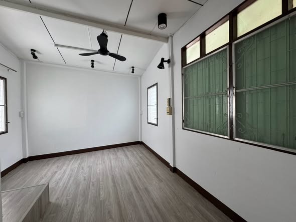 room interior of Baan Sathorn