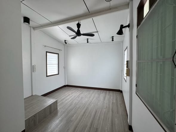 room interior of Baan Sathorn