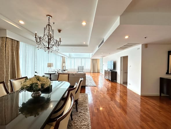 living room of Baan Siri Twenty Four