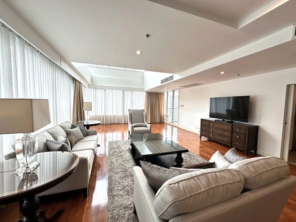 living room and bedroom of Baan Siri Twenty Four