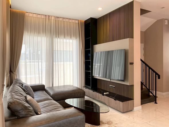 living room and bedroom of บางกอก บูเลอวาร์ด ศรีนครินทร์ บางนา Bangkok Boulevard Srinakarin-Bangna