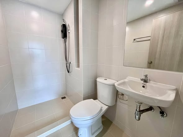 bathroom of เสนาคิทท์ สำโรง อินเตอร์เชนจ์ (สำนักงานขาย)