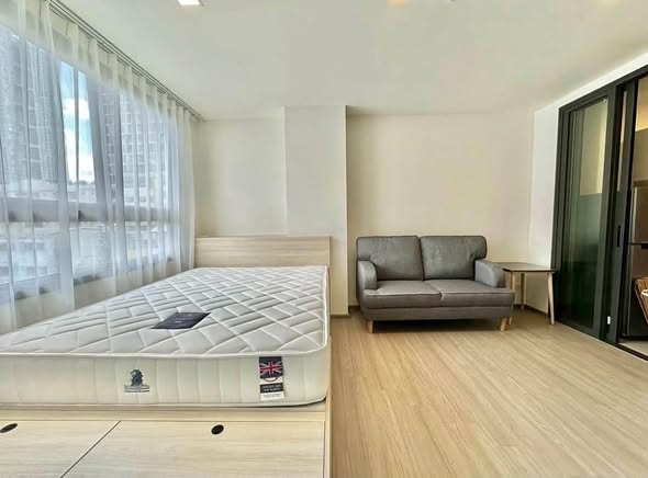 bedroom and room interior of เดอะมูฟ ประดิพัทธ์
