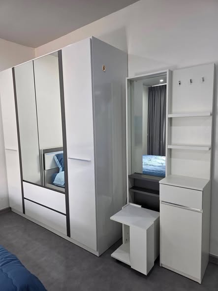 bedroom and room interior of กลางกรุงรีสอร์ทคอนโด