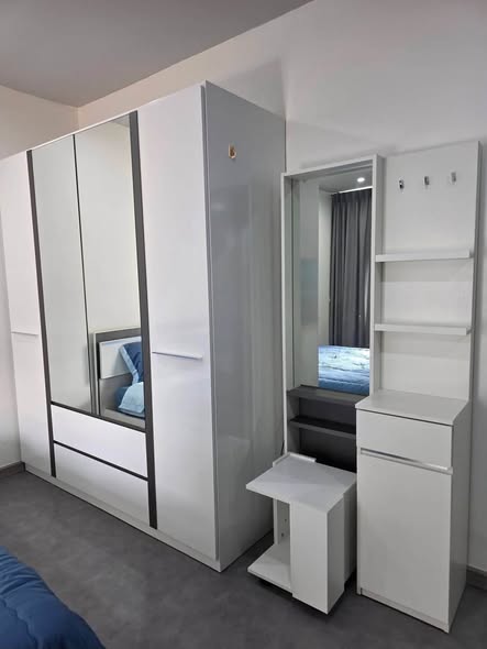 bedroom and room interior of กลางกรุงรีสอร์ทคอนโด