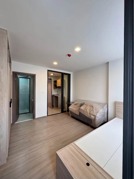 bedroom and room interior of เดอะมูฟ ประดิพัทธ์